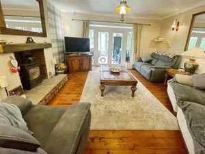 Lounge- click for photo gallery